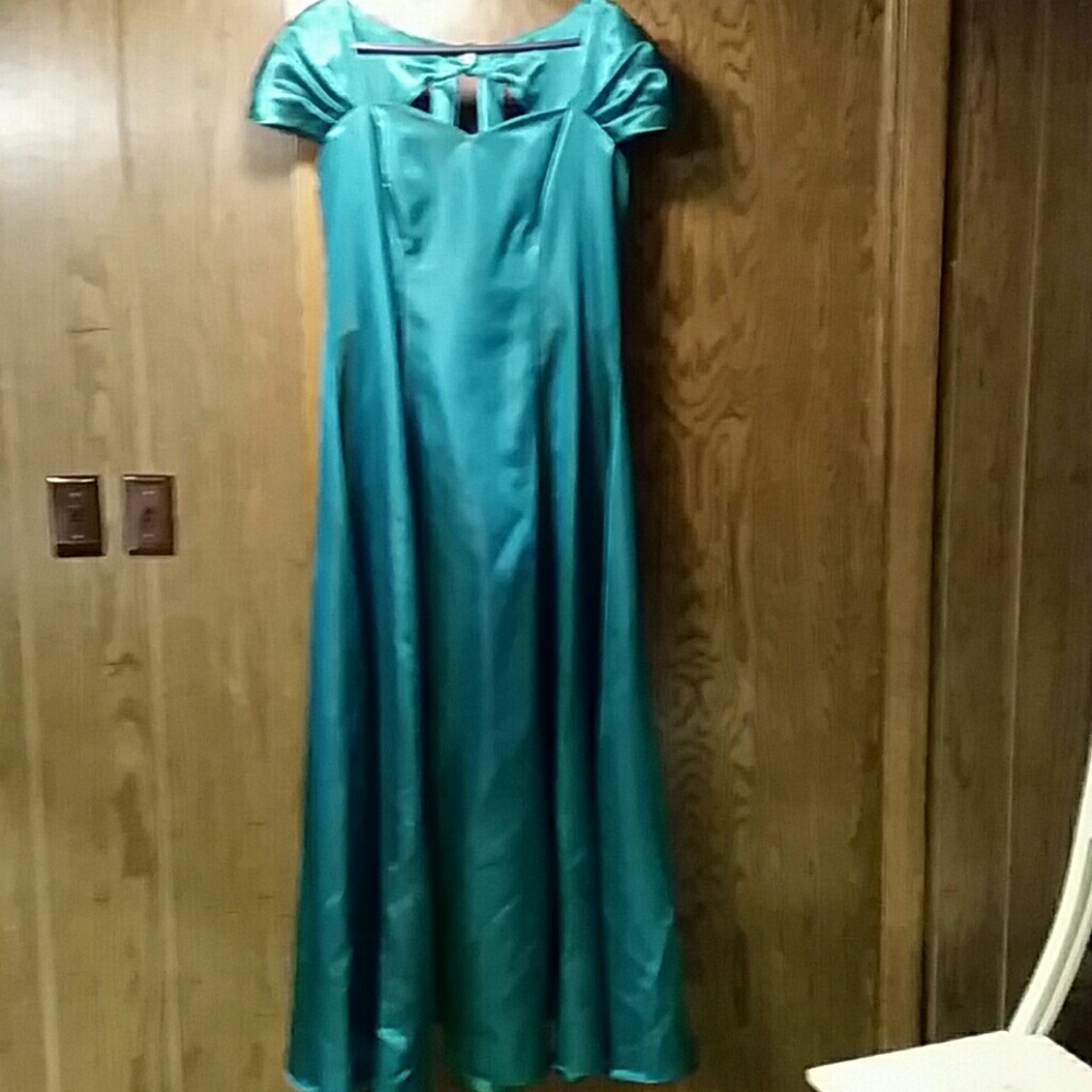 Great Peacock Themed Wedding Dress
